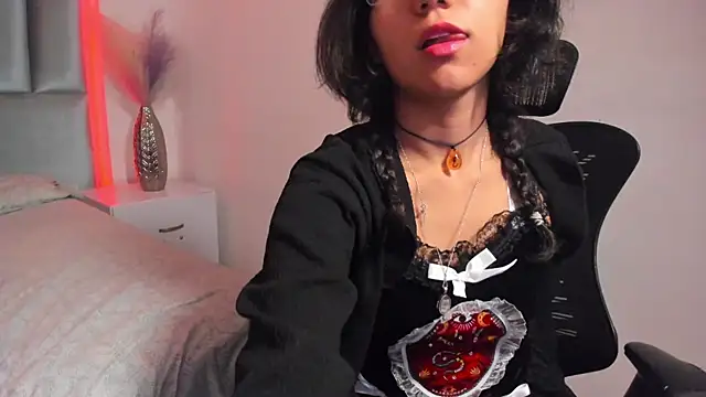 HollyPeach online show from 11/02/25, 04:23