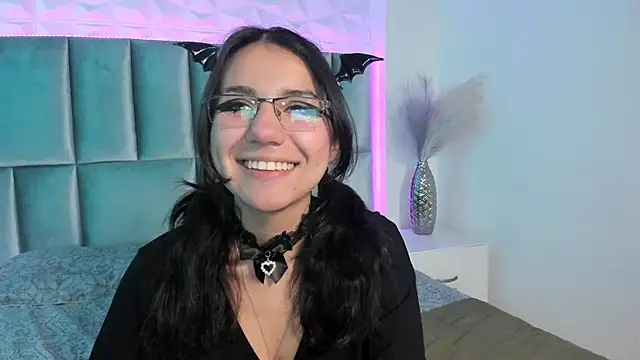 HollyPeach online show from 10/25/25, 03:12