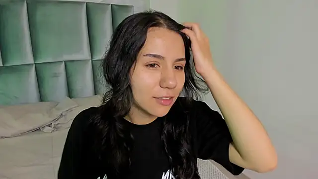 HollyPeach online show from 04/30/26, 07:32
