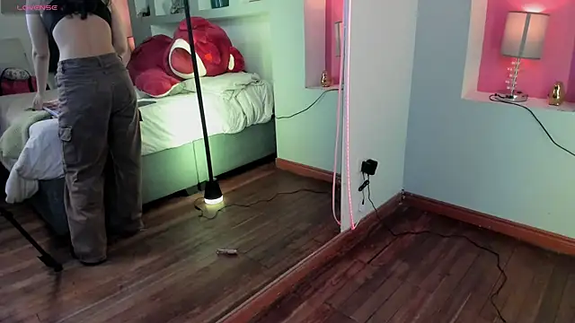 HollyPeach online show from 04/15/26, 07:40