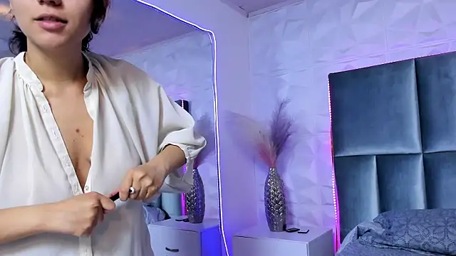 HollyPeach online show from 12/15/25, 07:52