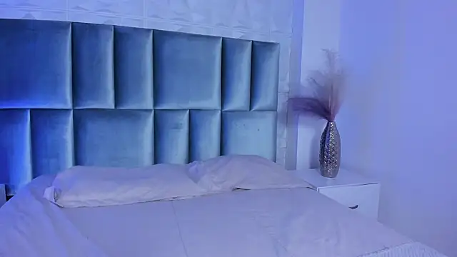 HollyPeach online show from 05/03/26, 04:54