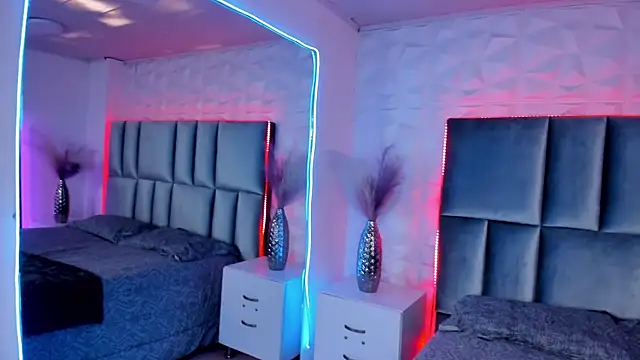 HollyPeach online show from 01/12/26, 07:42