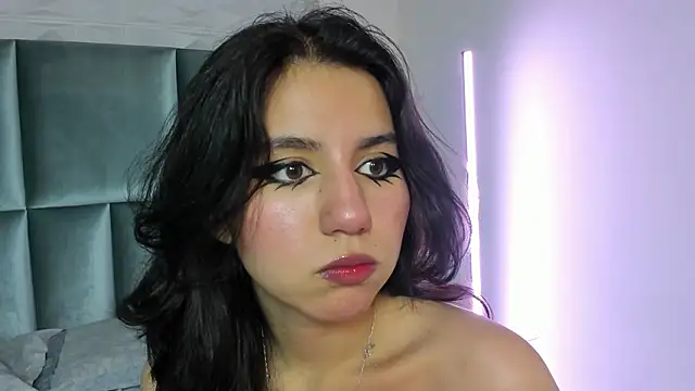 HollyPeach online show from 02/02/26, 07:24