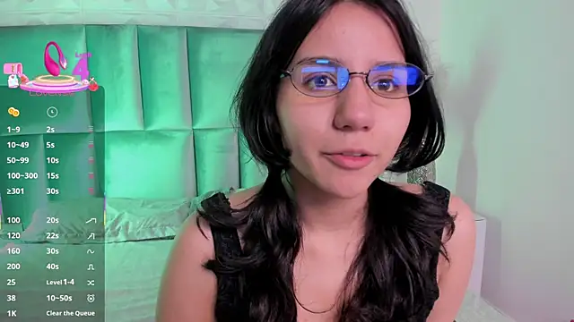 HollyPeach online show from 04/22/26, 07:42