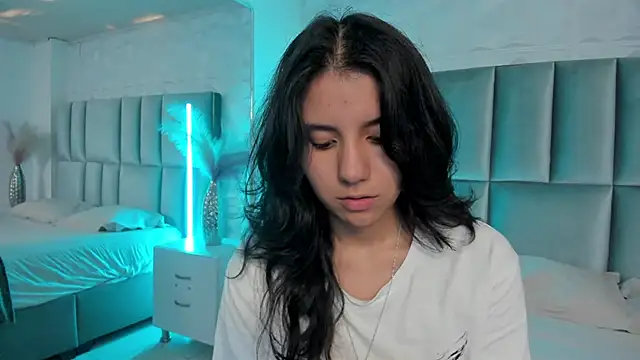 HollyPeach online show from 02/12/26, 07:35