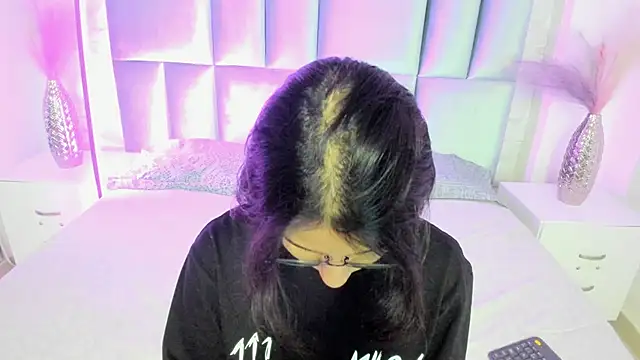 HollyPeach online show from 04/20/26, 07:37