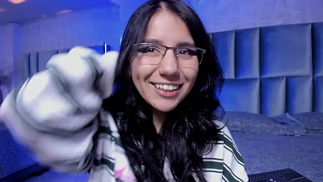 HollyPeach online show from 03/08/26, 06:00