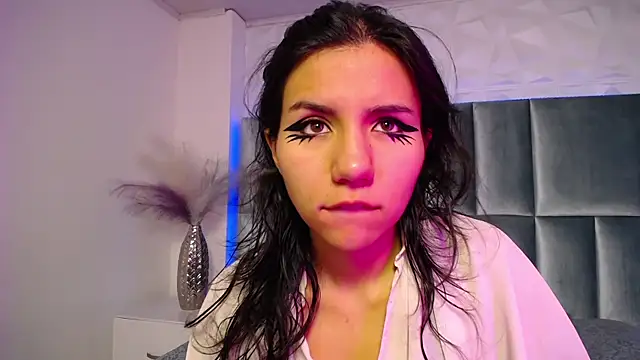 HollyPeach online show from 12/04/25, 07:57