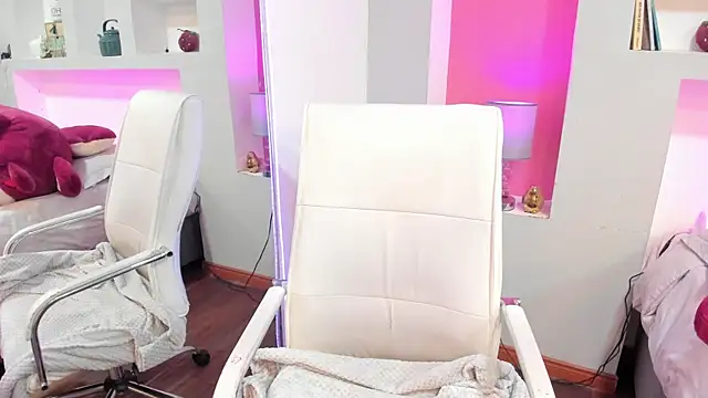 HollyPeach online show from 04/13/26, 07:40