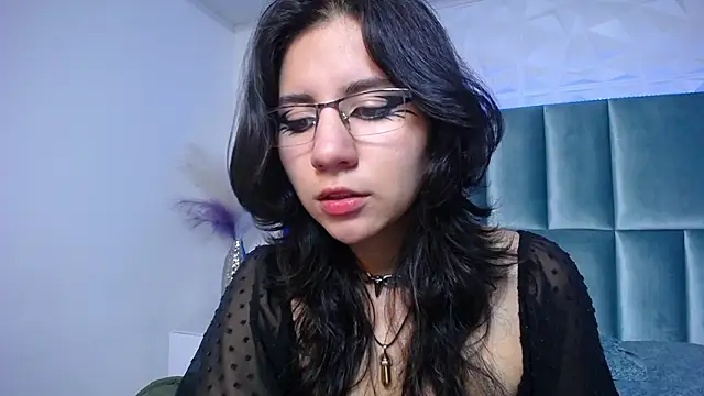 HollyPeach online show from 12/01/25, 07:48