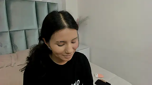 HollyPeach online show from 05/22/26, 07:34