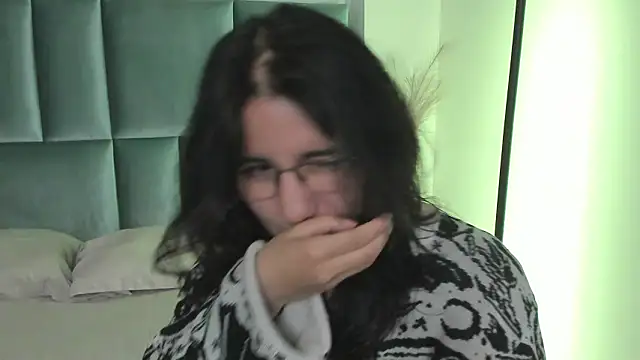 HollyPeach online show from 02/05/26, 07:32