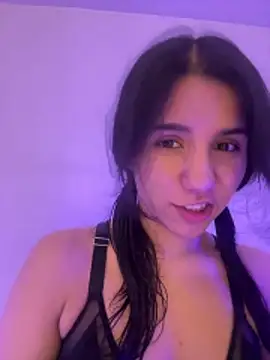 HollyPeach online show from 04/23/26, 07:37