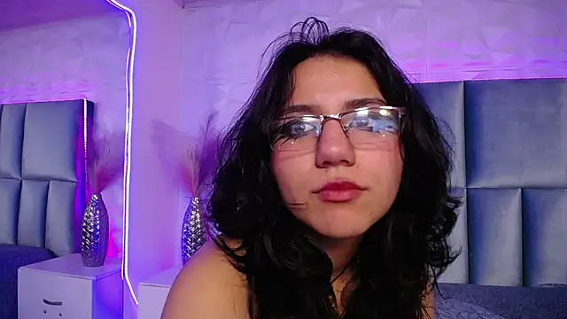 HollyPeach online show from 12/19/25, 07:55