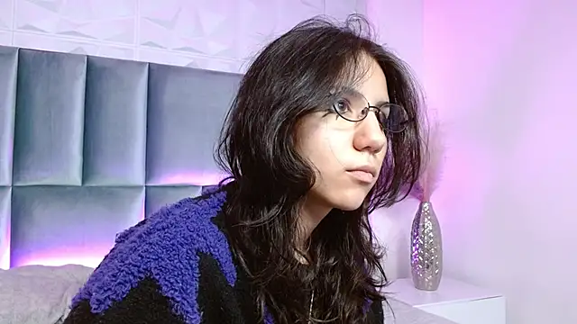 HollyPeach online show from 05/10/26, 06:21