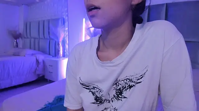 HollyPeach online show from 03/11/26, 07:30