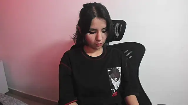 HollyPeach online show from 10/27/25, 12:39