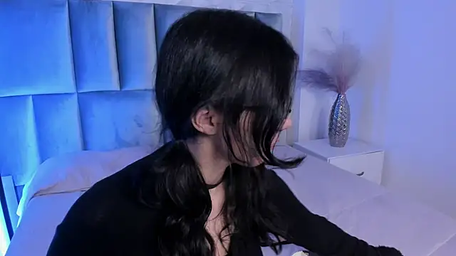 HollyPeach online show from 05/18/26, 07:51