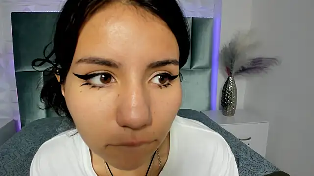 HollyPeach online show from 11/25/25, 07:47