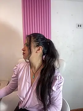 Snapshot of Fatimareid chatting on 10/14/25, 10:27 Fatimareid online show from 10/14/25, 10:27
