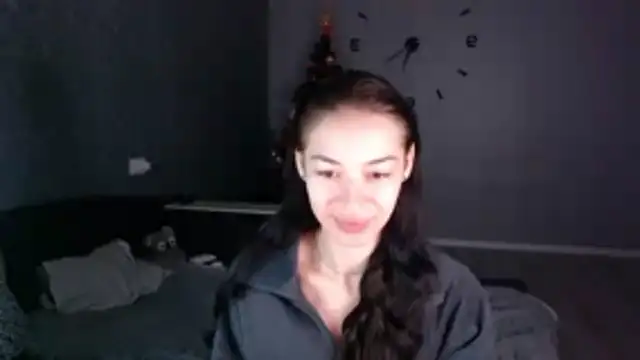 Daphne Darkthorn online show from 12/17/25, 04:17