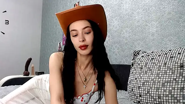 Daphne Darkthorn online show from 10/18/25, 03:08