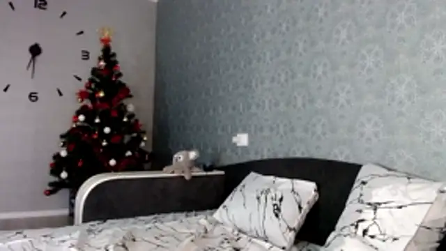 Snapshot of Daphne_Darkthorn chatting on 12/19/25, 05:26 Daphne Darkthorn online show from 12/19/25, 05:26