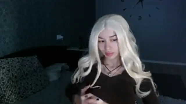 Daphne Darkthorn online show from 11/25/25, 05:19