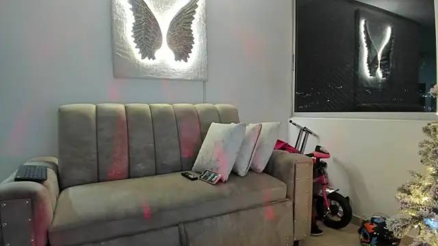 AmberEvans1 online show from 12/03/25, 12:23