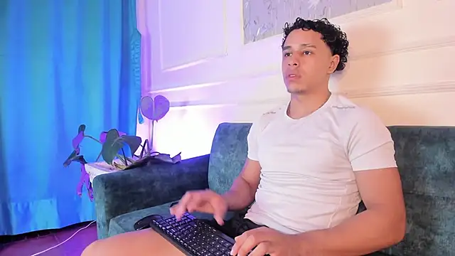 Snapshot of Adrian_Volt chatting on 01/13/26, 03:10 Adrian Volt online show from 01/13/26, 03:10