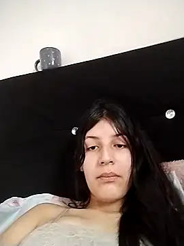 Snapshot of Thaila-Aurora chatting on 10/22/25, 04:39 Thaila-Aurora online show from 10/22/25, 04:39