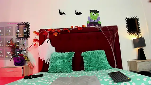 Snapshot of Sassha_ferrer chatting on 10/22/25, 08:30 Sassha ferrer online show from 10/22/25, 08:30