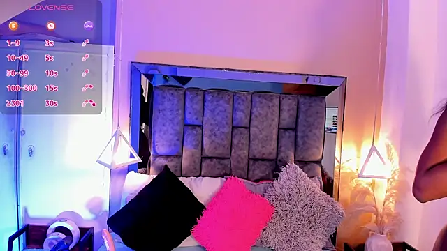 SofiRuiz  online show from 12/18/25, 03:11