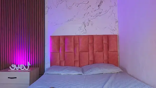 Snapshot of danna_peters chatting on 10/28/25, 08:30 danna peters online show from 10/28/25, 08:30