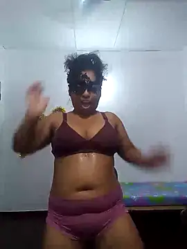 Expose Queen online show from 06/01/26, 05:34