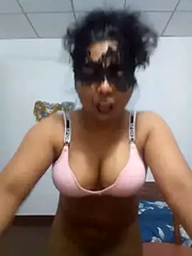 Expose Queen online show from 04/10/26, 05:53