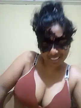 Expose Queen online show from 03/24/26, 05:46