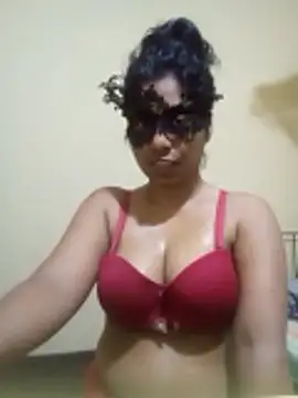 Expose Queen online show from 12/02/25, 04:52