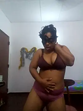 Expose Queen online show from 04/17/26, 08:11