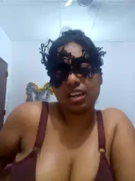 Expose Queen online show from 04/28/26, 05:06
