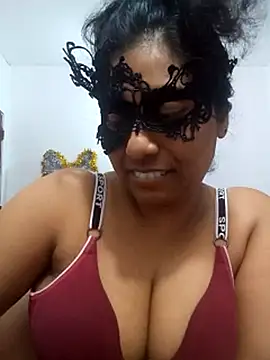 Snapshot of Expose_Queen chatting on 06/19/26, 06:36 Expose Queen online show from 06/19/26, 06:36