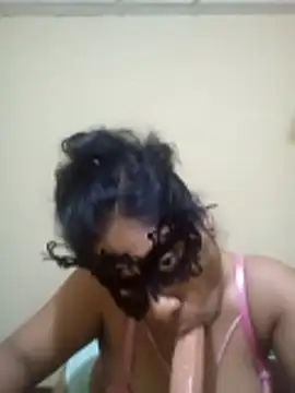 Expose Queen online show from 12/19/25, 05:48