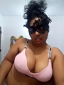 Expose Queen online show from 05/15/26, 05:00