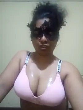 Expose Queen online show from 03/26/26, 05:00