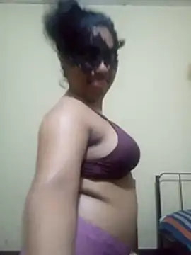 Expose Queen online show from 02/26/26, 04:18