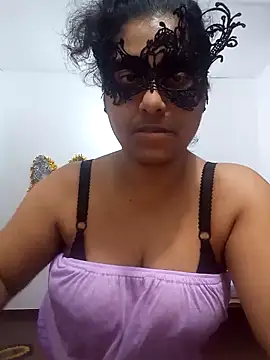Expose Queen online show from 05/19/26, 07:43