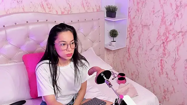 Snapshot of GabbiePrice chatting on 02/08/26, 02:15 GabbiePrice online show from 02/08/26, 02:15