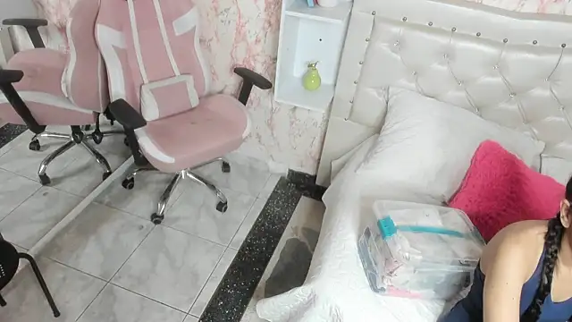 Snapshot of GabbiePrice chatting on 02/02/26, 02:27 GabbiePrice online show from 02/02/26, 02:27