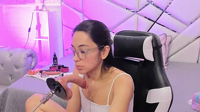 Snapshot of GabbiePrice chatting on 06/16/26, 11:32 GabbiePrice online show from 06/16/26, 11:32